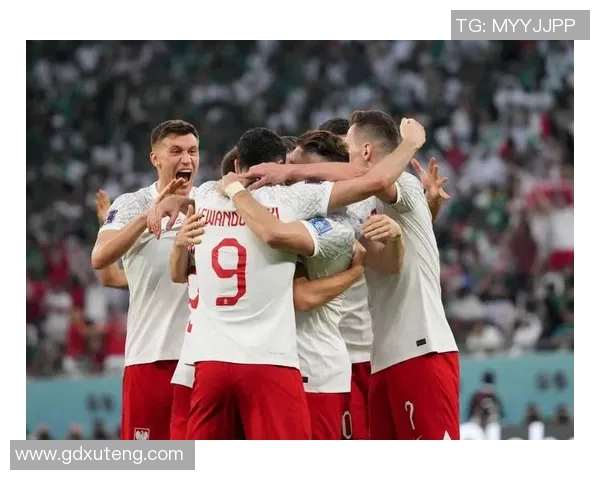 全球足球巨星同框合影展现友谊与竞技精神的精彩瞬间